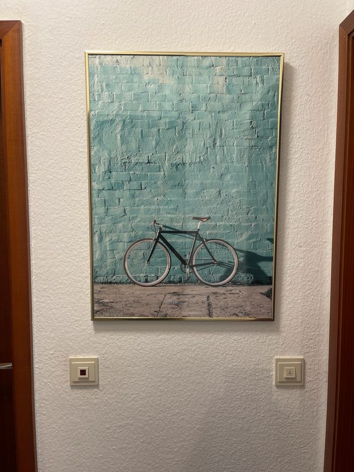 Schönes Poster Fahrrad mit großem Bilderrahmen Gold in Johannesberg