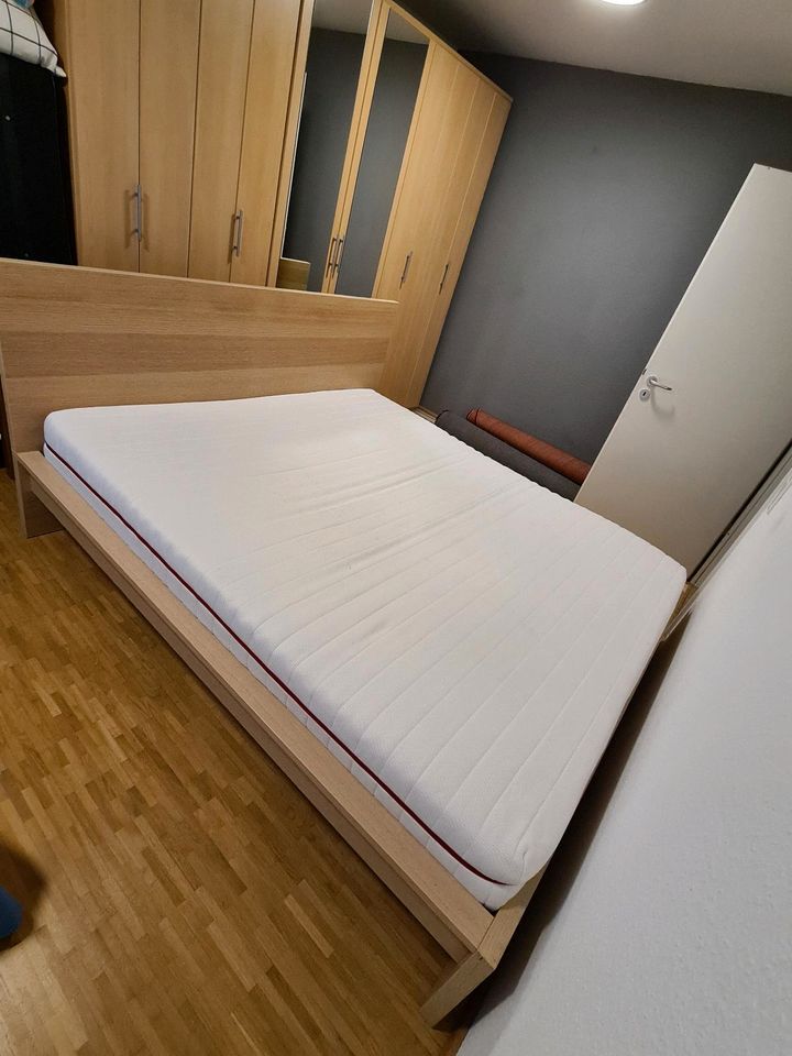 Bett für Schlafzimmer in Freiburg im Breisgau