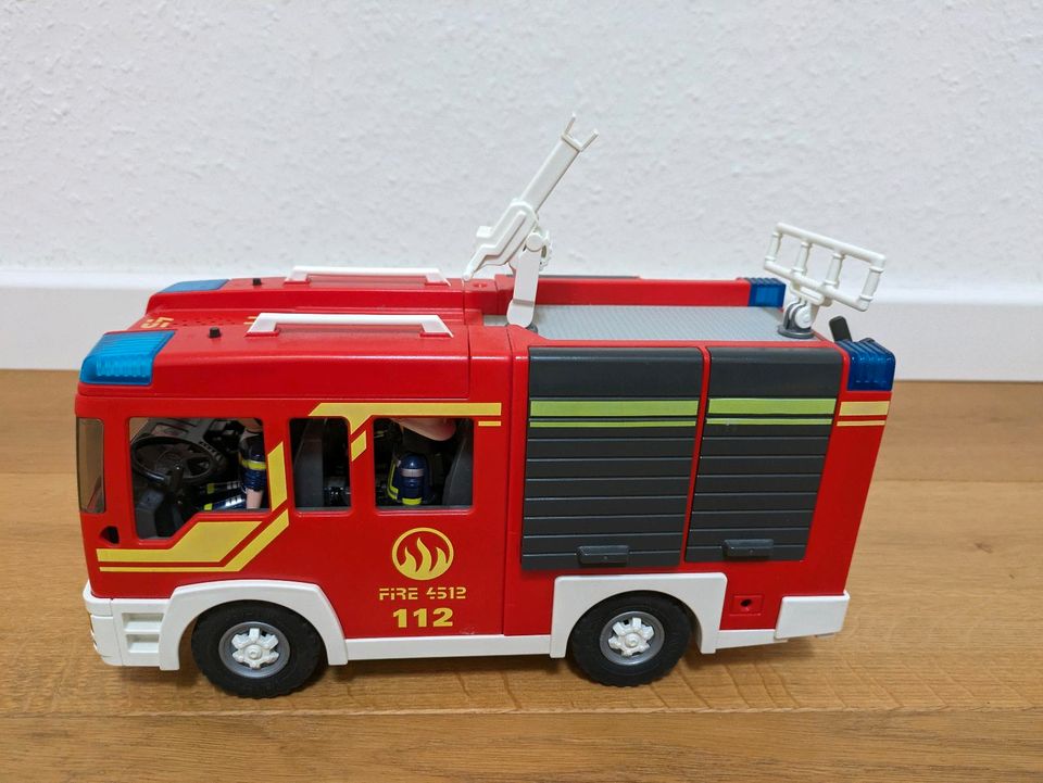 Feuerwehrauto Playmobil mit Sound und Licht, guter Zustand in Erkrath