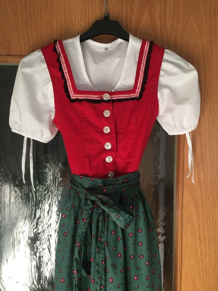 Dirndl Gr. 140 Mädchen Kinderdirndl in Cham