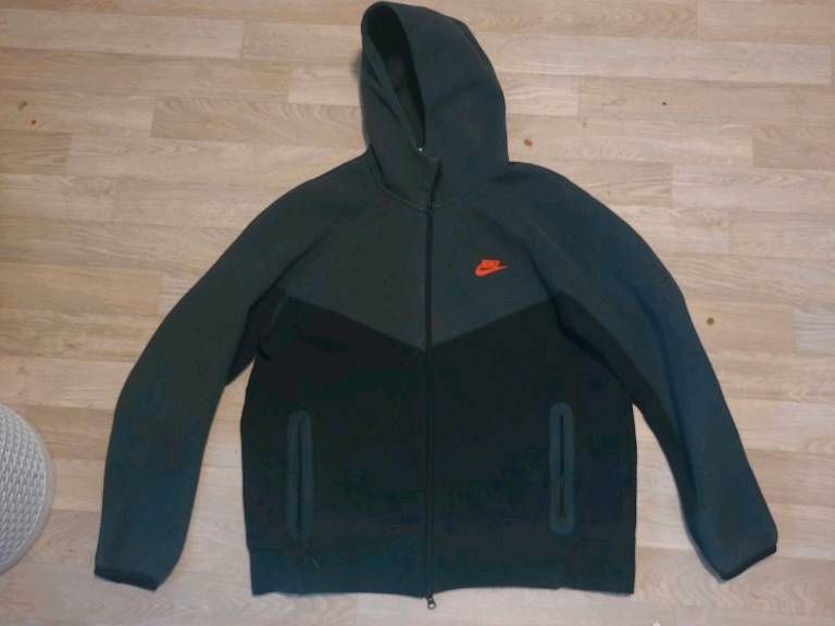 Nike Tech fleece jacke in Stipsdorf