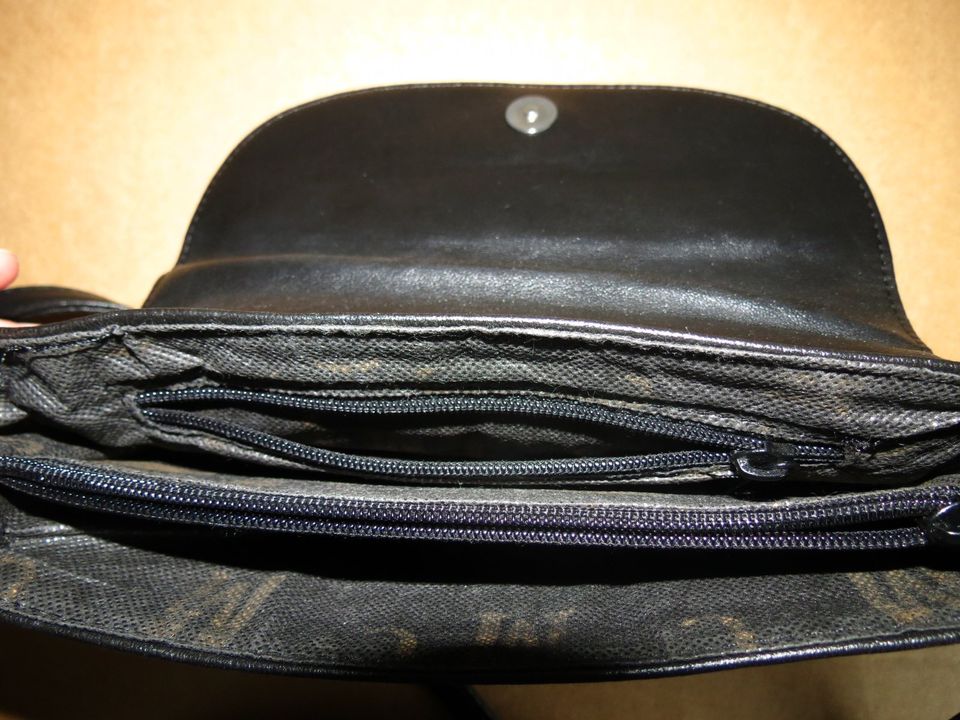Schwarze Lederhandtasche in Pulsnitz