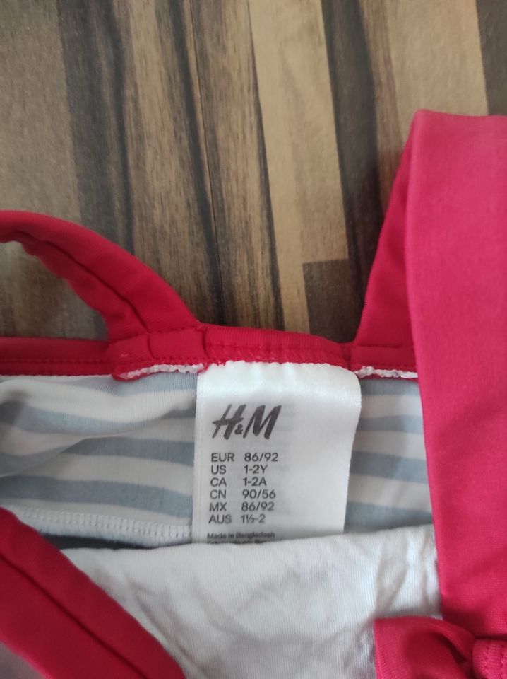 Schöne Kinder Badeanzüge H&M + Disney in Reinsdorf