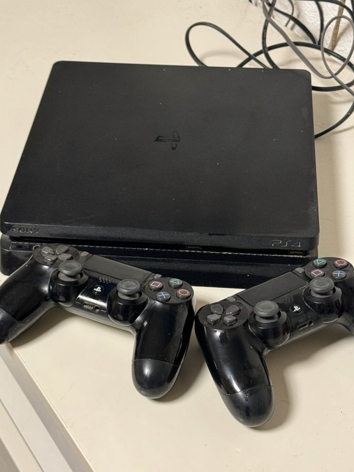 PlayStation 4 Slim 500 GB mit 2 Controller in Erdmannhausen