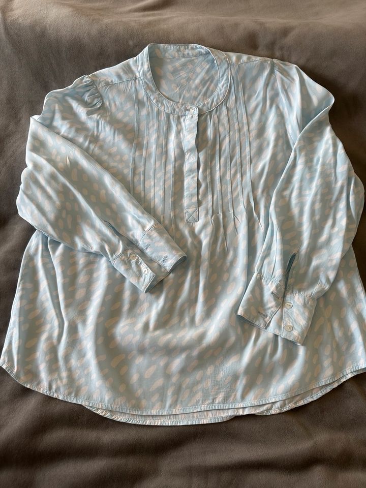 Hellblau weiße Bluse von Tschibo Gr 44 in Verl