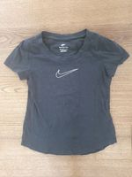 Nike Shirt Glitzersteine schwarz, Gr. 137/146, sehr guter Zustand Hessen - Schöneck Vorschau