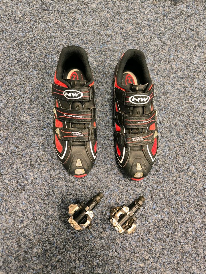 NW Northwave  rennradschuhe gr.43 mit Pedalen Shimano in Hofheim am Taunus