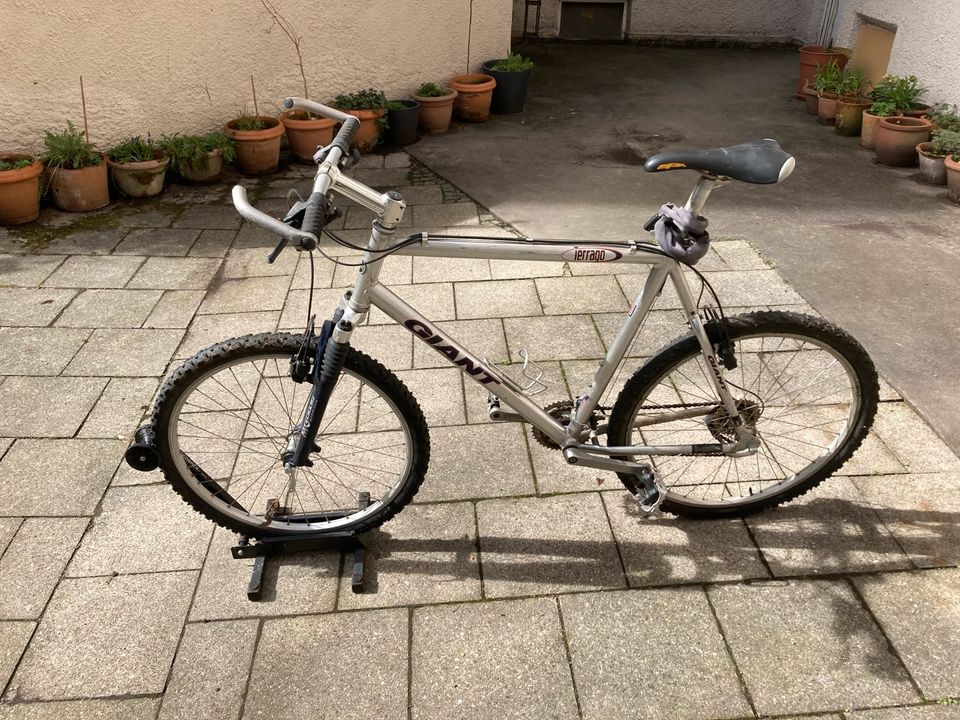 Giant Terrago Vintage Retro Mountain Bike Aluminiumrahmen in München