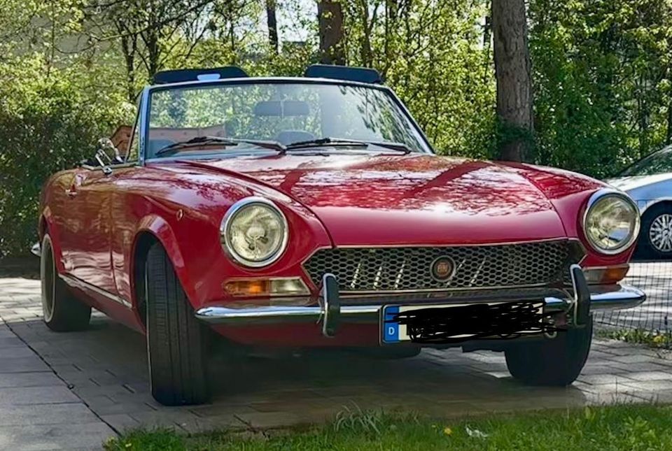 Oldtimer Fiat 124 Spider in Böblingen