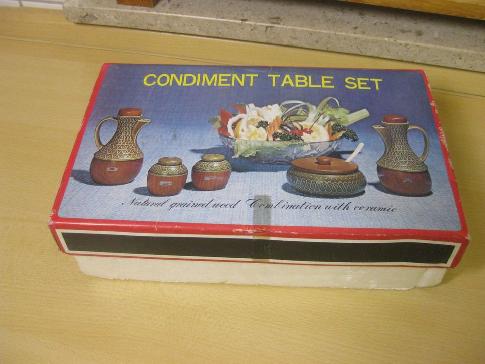 Tafel Set Essig und Öl Salz ,Pfeffer, und Schale in Maselheim