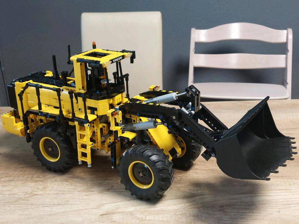 Lego technik Volvo Radlader in Gröditz