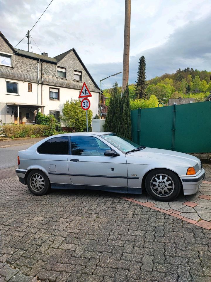 BMW E36 316i Compact 1,9l in Niederdreisbach