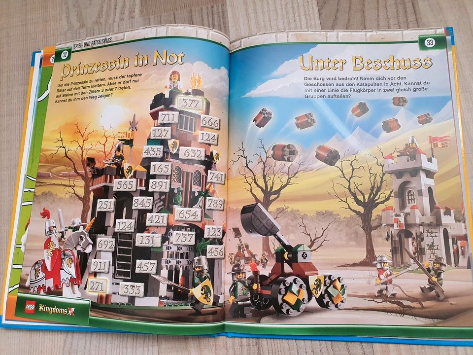 LEGO: Spiel £ Rätselspass Buch mit 2 LEGO Figuren in Hamburg