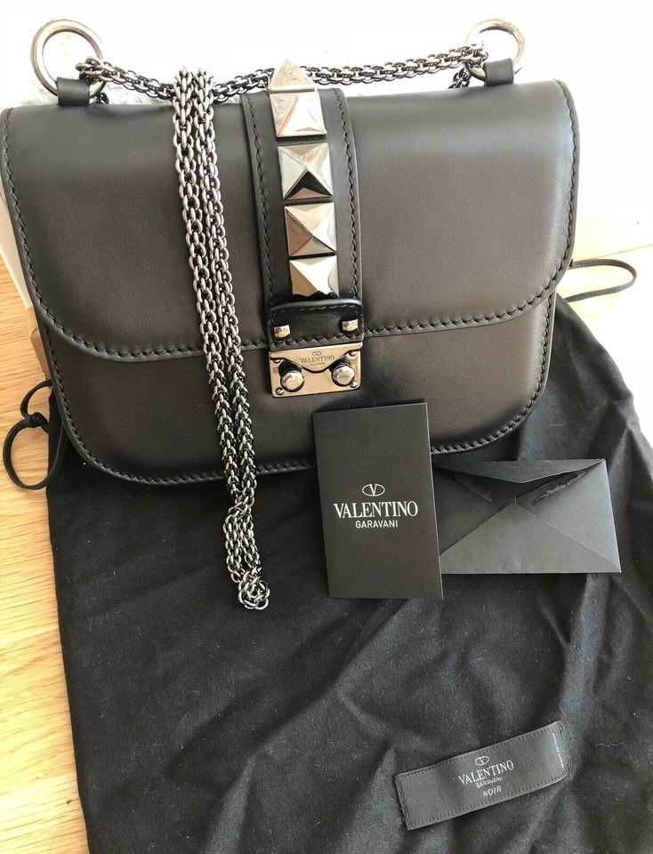 Valentino Designer Handtasche Umhängetasche Nieten Noir schwarz in  Stuttgart - Stuttgart-West | eBay Kleinanzeigen ist jetzt Kleinanzeigen