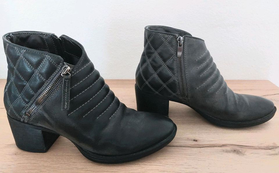 Clarks Stiefelette in vintage grau, Echtleder - Gr. 38 - in Salzkotten