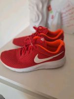 Nike sneaker turnschuhe damen rot 39 Sachsen-Anhalt - Halle Vorschau