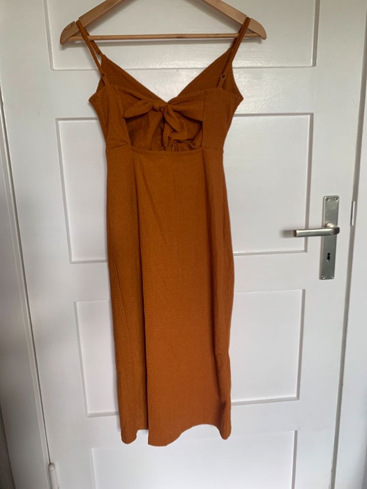 Sommerkleid XS Bershka Neu mit Schlitz braun/orange in Berlin