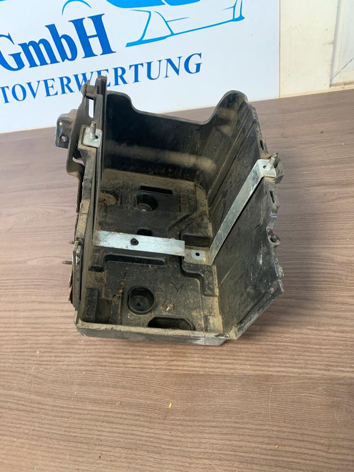 Ford Fiesta MK7 Batterie Kasten 8V21 10723 in Dorsten