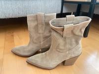 Zara Boots Cowboy Stiefel Gr. 38 Wildleder beige spitz Festival Bayern - Ingolstadt Vorschau