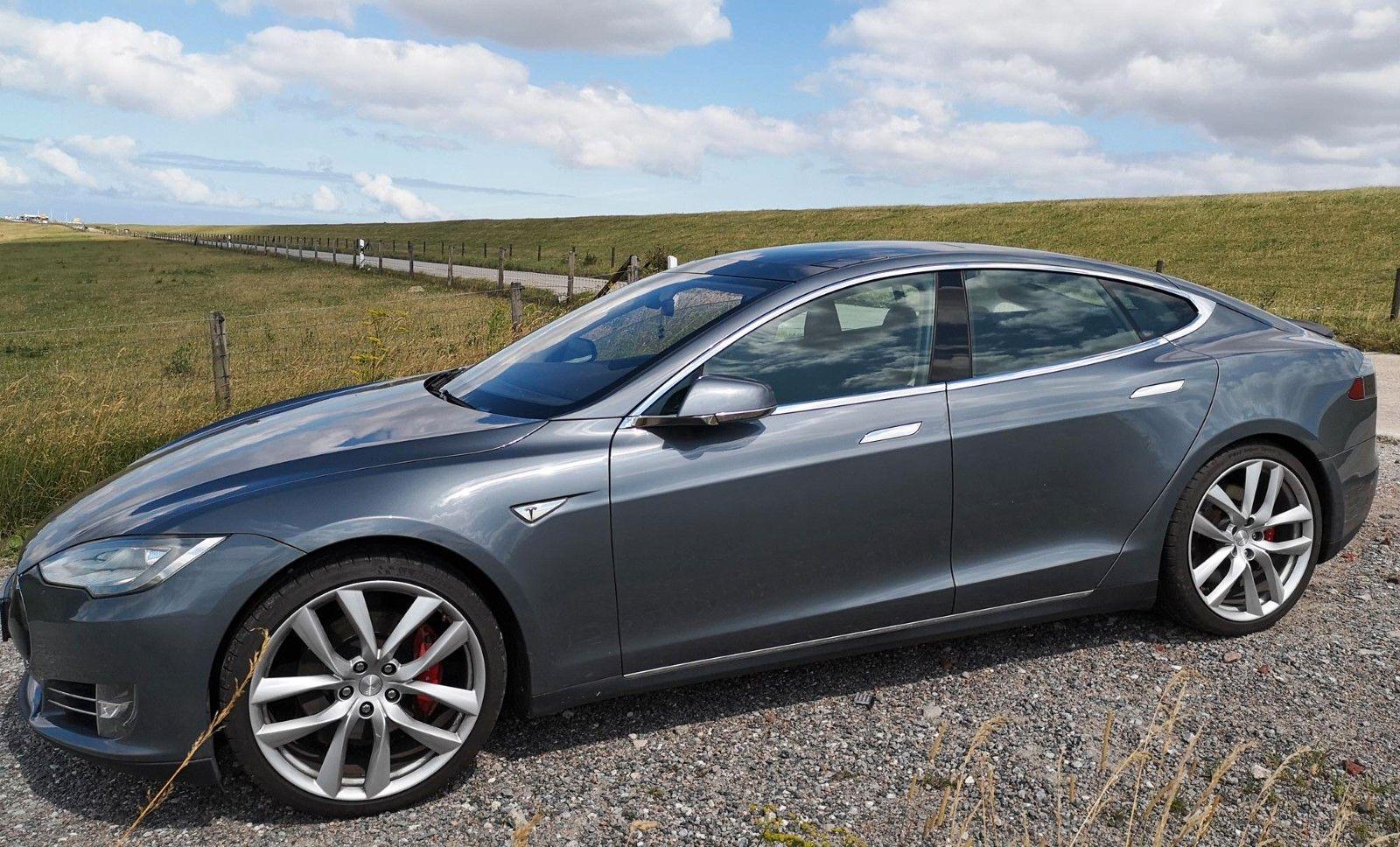 Abbildung des Autos Tesla Model S P85 + sehr…