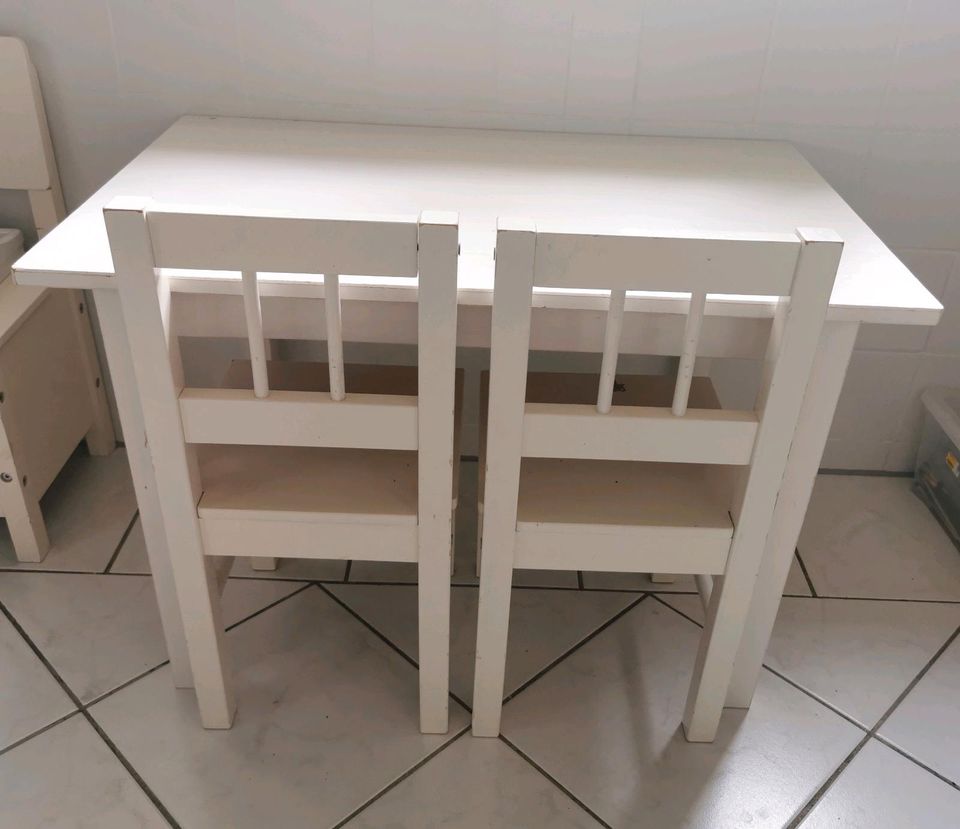 Kindertisch mit zwei Stühlen weiß Ikea in Zahna-Elster