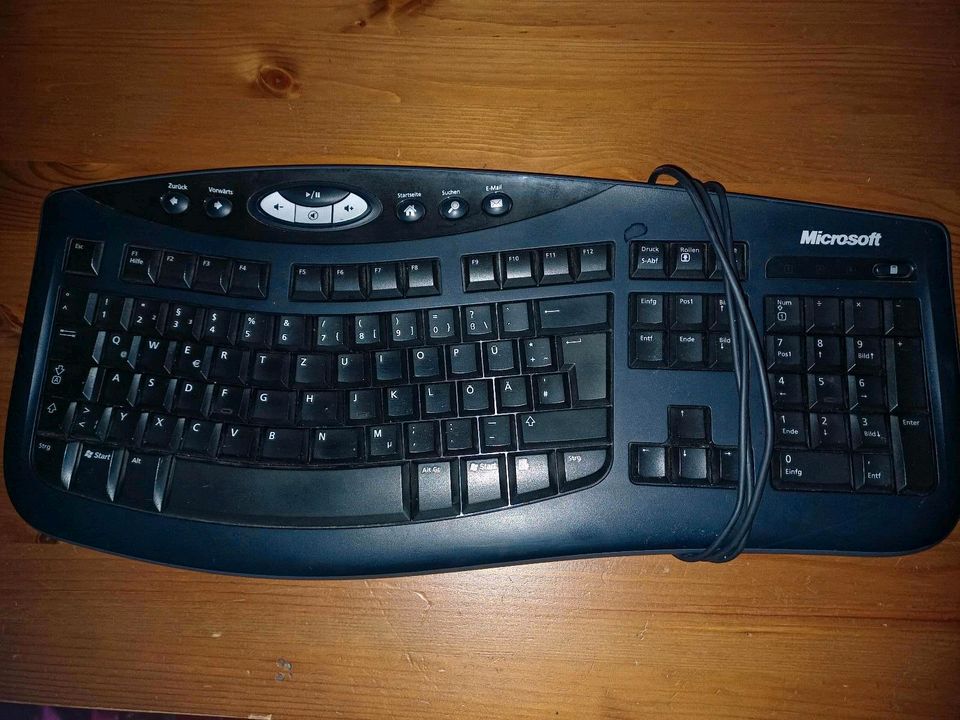 PC Tastatur, groß und geformt in Gunzenhausen