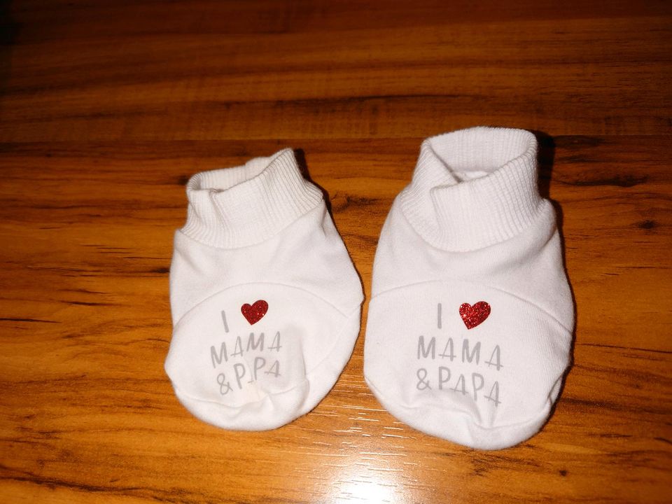 Kleine Babysocken in Dresden