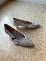 Caprice Leder Pumps Schuhe weiß/creme perforiert Größe 6,5 / 40 Hamburg-Nord - Hamburg Uhlenhorst Vorschau