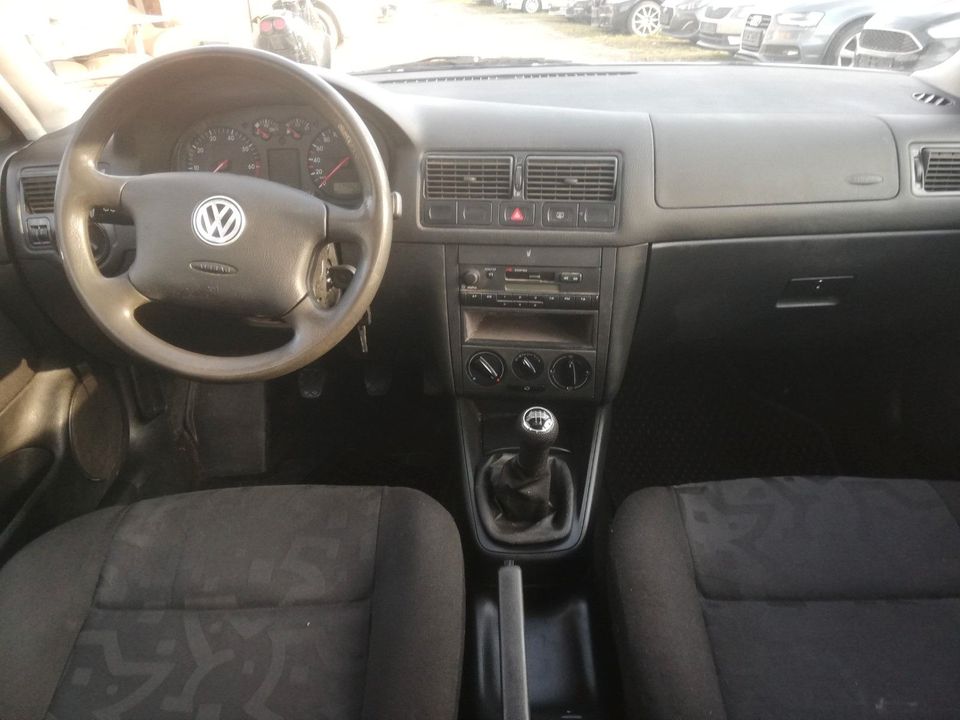 Volkswagen Golf IV Lim. Basis in Berlin