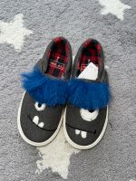 Next coole Hausschuhe Slipper Monster neu in 24 Nordrhein-Westfalen - Siegburg Vorschau