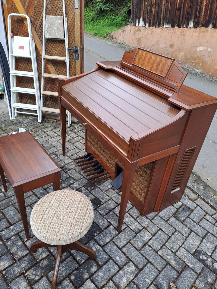 Yamahah electone d 85 Orgel mit Bank in Malberg