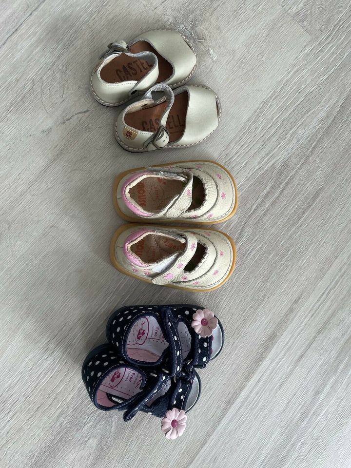 Kinderschuhe Schuhe Sandalen neu in Weißenfels