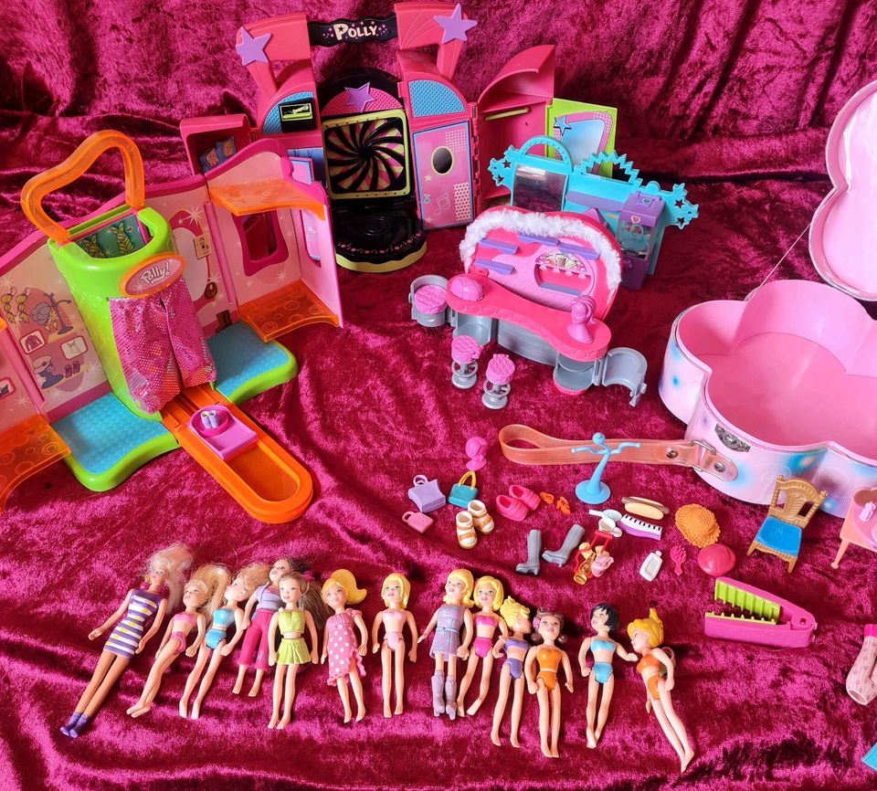 Polly pocket Paket 3: Disko, Ankleide, Puppen viele Accessoires in  Schleswig-Holstein - Flintbek | Barbie Spielzeug gebraucht kaufen | eBay  Kleinanzeigen ist jetzt Kleinanzeigen