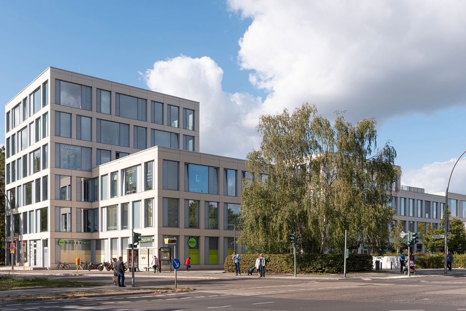 Vermietete 4-Zimmerwohnung: Energieeffizienzklasse B, Balkon & Carport in Berlin