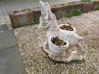 Steinfigur Esel mit Pflanzkörben Nordrhein-Westfalen - Brühl Vorschau
