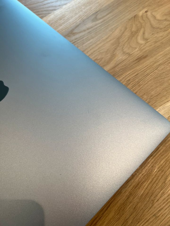 Apple MacBook Pro 16 Zoll 2019 generalüberholt in Wiesbaden