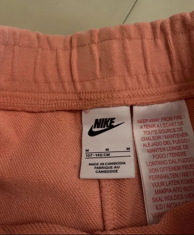 Nike Shorts kurze Hose apricot Gr. M 137-146 cm in Barbing