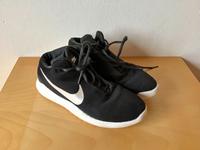 Nike Turnschuh Sneaker bequem schwarz 40 Midi Sport Schuh Bayern - Ustersbach Vorschau
