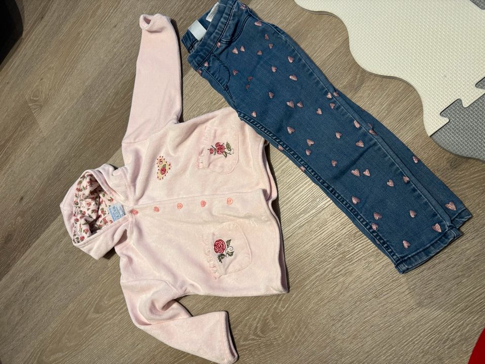 Kinderbekleidung Paket Größe 98/104 in Wilhelmshaven