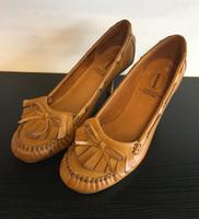Pumps Kittenheel braun beige Mokkassin NEU 40 LEDER Ballerina Berlin - Wilmersdorf Vorschau