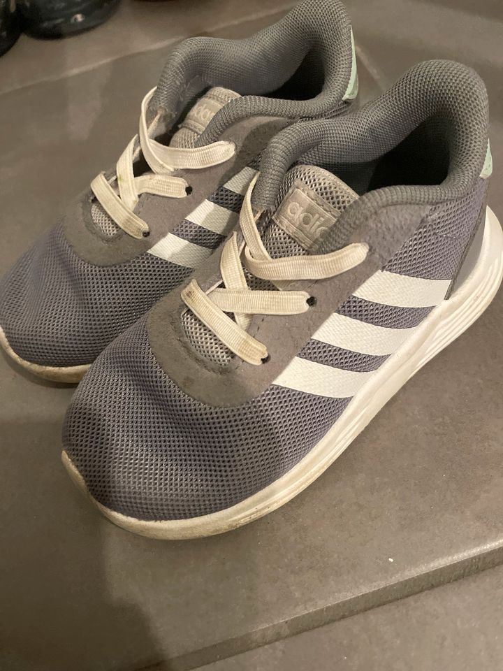 Sneaker Adidas 23 in Seefeld