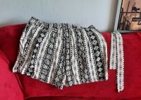 Schwarz-weiße Shorts * Gürtel * Taschen * Tamaris * 44 / XXL Hessen - Kassel Vorschau