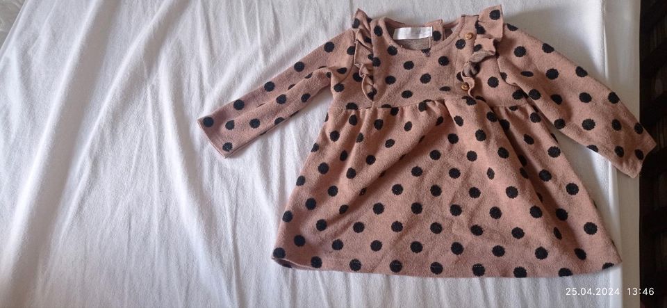 Baby Kleid Größe 74 von Zara in Zierzow