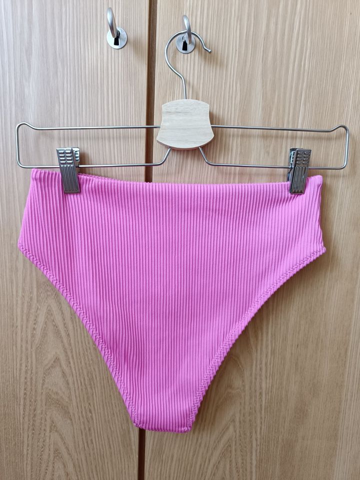 Rosa Höschen/Bikinihose,  Reserved,  Gr.L. Gerippte Materialstr in Regensburg