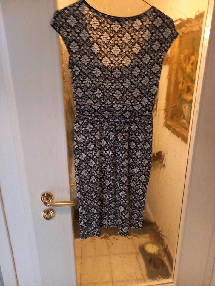 Kleid gr  34 " Boden in Coerde