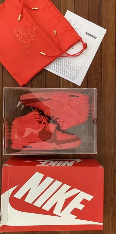 Nike Air Yeezy 2 Red October (45, Used in box, dustbag, Rechnung) in Essen