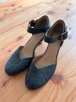 Clarks Sandalen Pumps geschlossen Gr 6,5 Berlin - Reinickendorf Vorschau