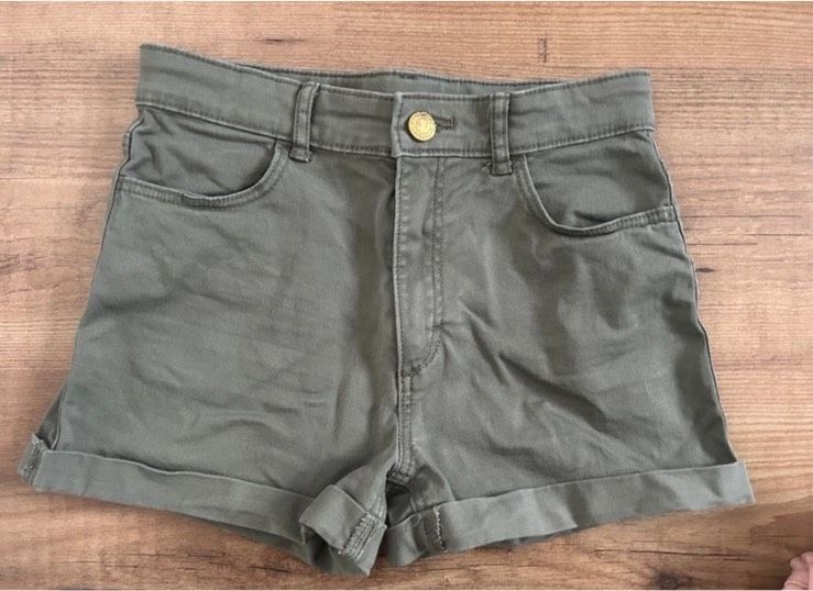 Shorts von H&M in Größe 152, selten getragen in Hürth