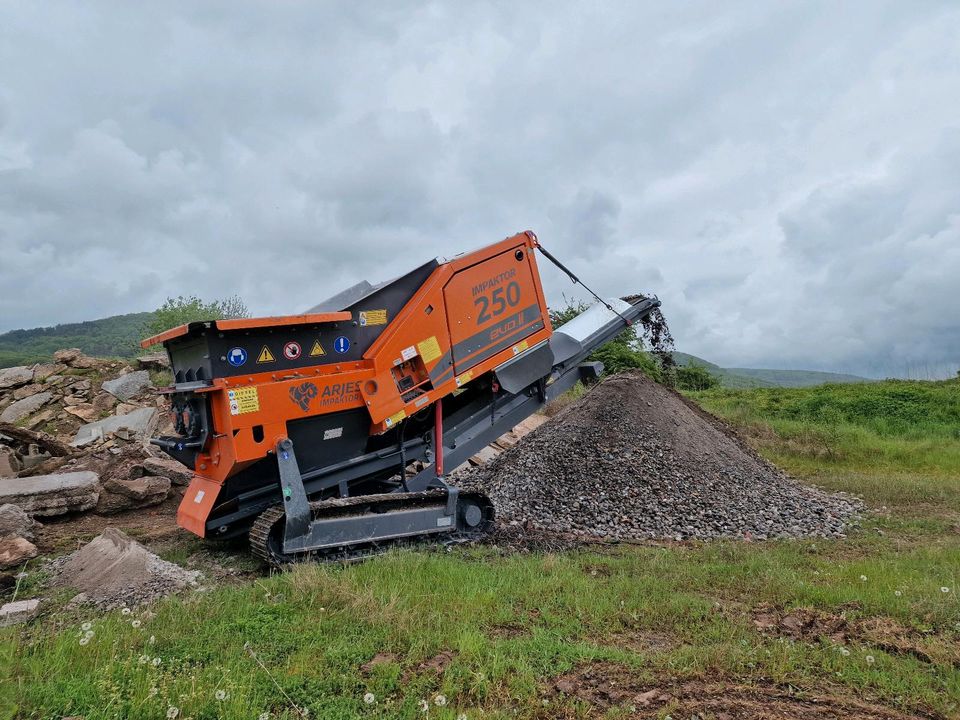 Brecher Arjes Impaktor Wellenbrecher Beton Schredder Bauschutt in Dermbach