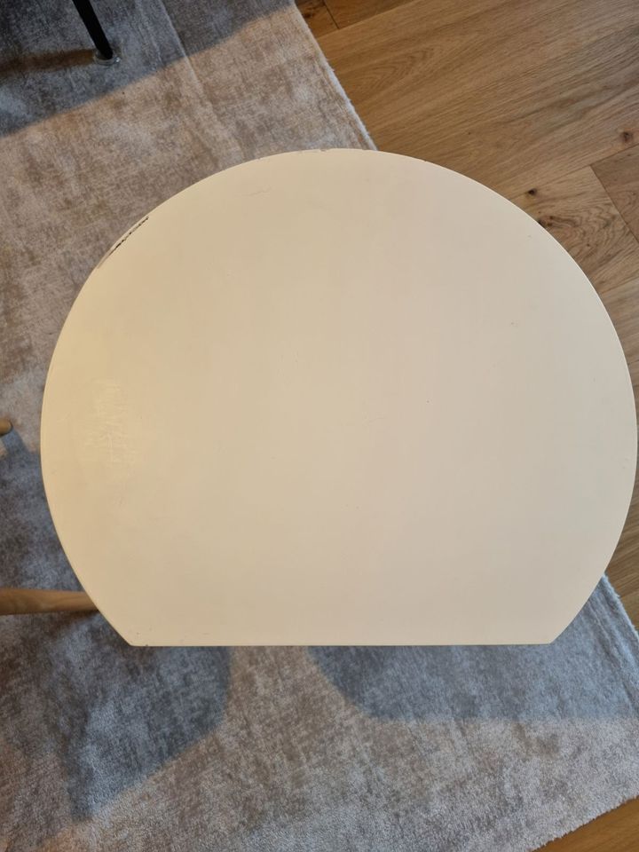 2x Nachttisch / Beistelltisch - halbrund - weiß mit Holzfüßen in Köln
